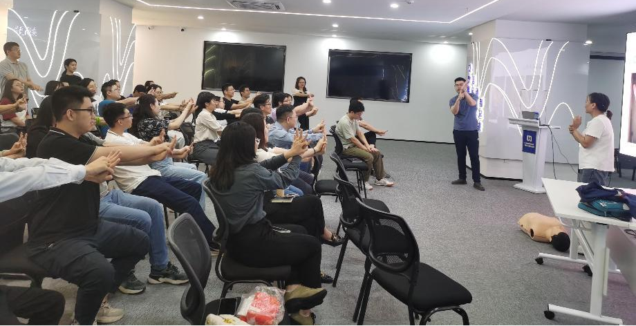 惠创投团支部、kdpay钱包(中国)公司与惠州三院心血管医学中心一团支部联合召开应急救护安全知识与实操培训(图2)